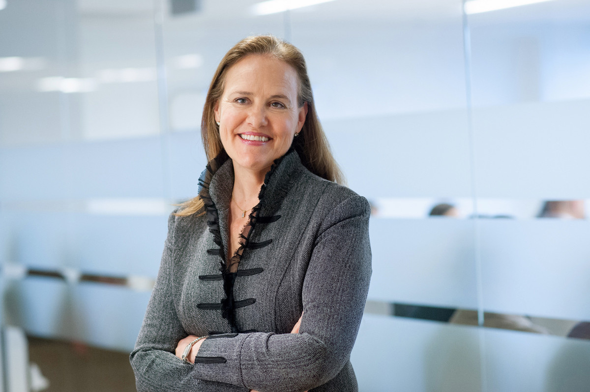 Bà Flournoy được bổ nhiệm làm Thứ trưởng Quốc phòng phụ trách chính sách vào năm 2009, dưới thời chính quyền Tổng thống Barack Obama. Khi đó, bà giúp soạn thảo các kế hoạch cho cuộc chiến tranh Iraq và Afghansitan, được coi là một nhân vật thúc đẩy quan trọng cho chiến lược chống nổi dậy. Ảnh: CNAS.