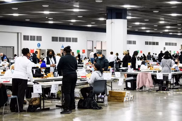 Ky luc 98 trieu nguoi My bo phieu truoc ngay bau cu