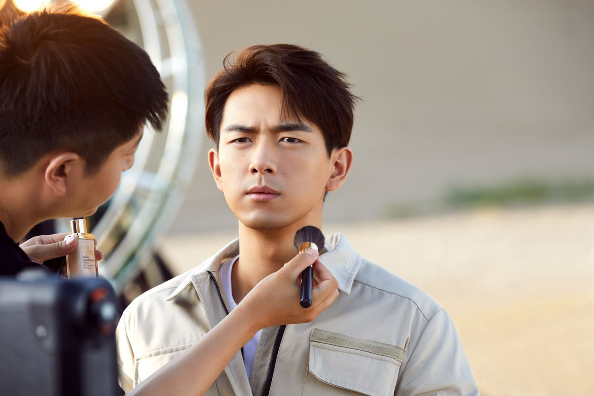 Dang sau xu huong dan ong ban son, quang cao my pham-Hinh-2