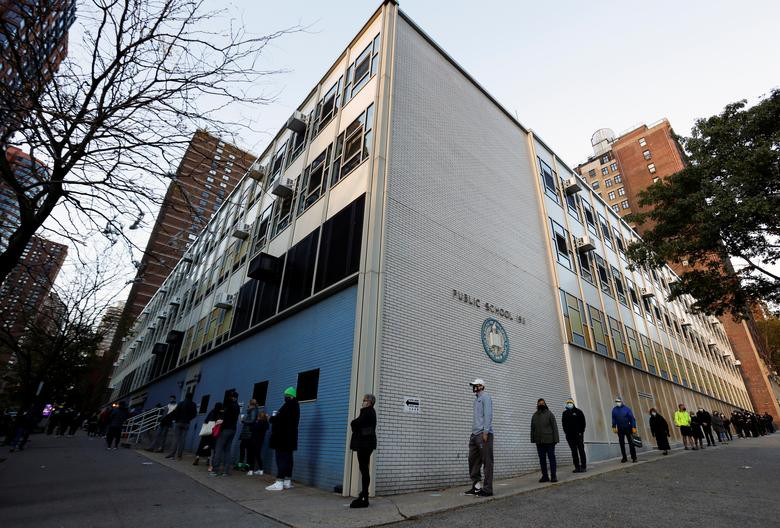 Được biết, hầu hết điểm bỏ phiếu ở các bang mở cửa ít nhất 12 tiếng một ngày, nhưng thời điểm mở cửa và đóng cửa tùy thuộc vào mỗi địa phương.