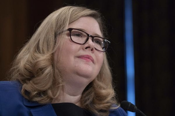 Nguoi phu nu nam quyen xac nhan ket qua bau cu My