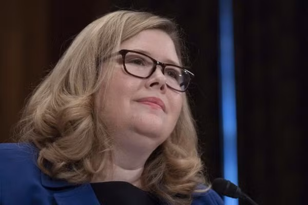 Nguoi phu nu nam quyen xac nhan ket qua bau cu My