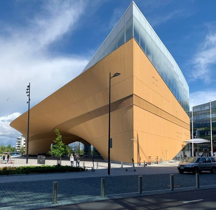 "Thư viện Oodi hôm nay trông thật hư ảo".