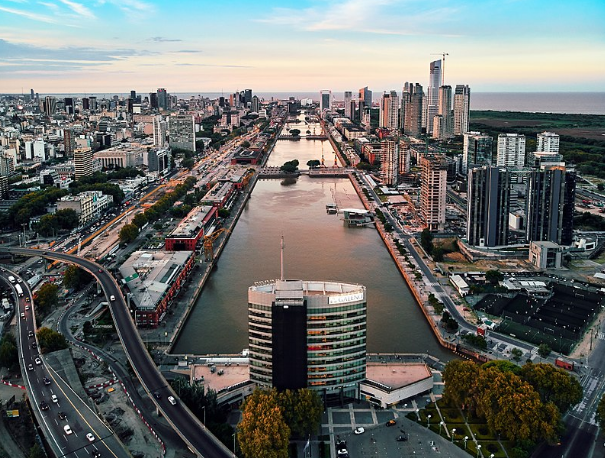 Su that bat ngo ve thanh pho que huong cua huyen thoai Maradona-Hinh-4