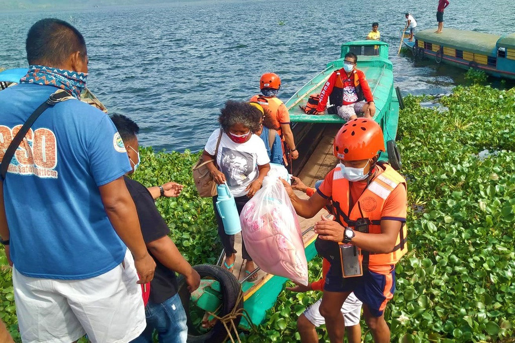 Goni đã mạnh lên cấp siêu bão vào sáng ngày 31/10 với sức gió vùng gần tâm bão gần 290 km/h, theo thông báo của Trung tâm Dự báo Bão Liên hợp của Hải quân Mỹ. Với sức gió này, Goni trở thành cơn bão mạnh nhất thế giới trong năm 2020. Ảnh: PCG.