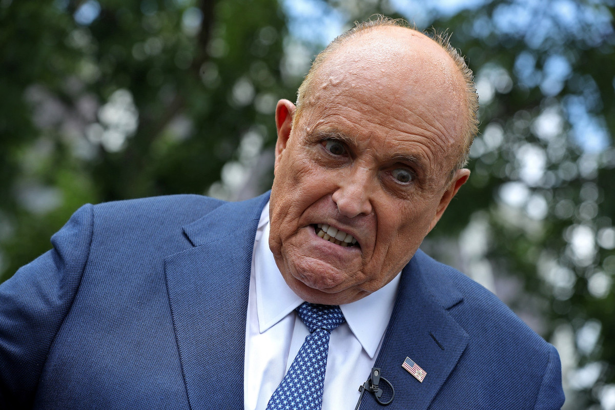 Chan dung luat su rieng cua ong Trump “to” co gian lan bau cu-Hinh-2