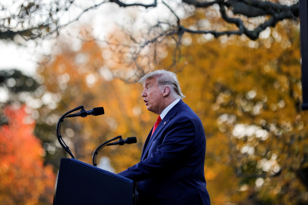 Cáo buộc quá trình bầu cử có gian lận, ông Trump và phe Cộng hòa đang nỗ lực lật ngược thế trận, với đơn kiện ở nhiều bang, yêu cầu kiểm phiếu lại. Ảnh: Reuters.