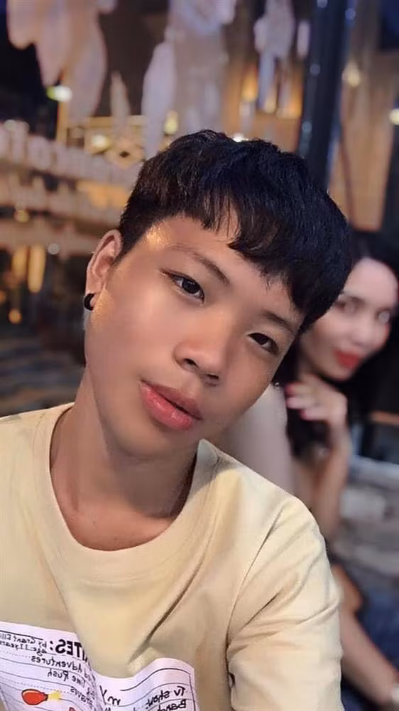 Thanh nien nuoi toc 6 thang troi de uon giong Rocker Nguyen-Hinh-3