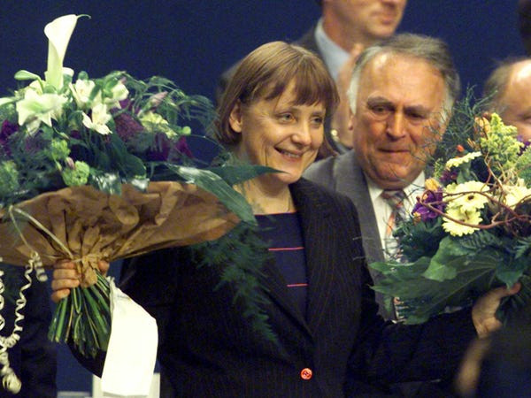 Năm 2005, bà Merkel ghi tên mình vào lịch sử khi giành chiến thắng trước Thủ tướng Gerhard Schroeder và trở thành nữ Thủ tướng đầu tiên của Đức. Ảnh chụp bà Merkel năm 2000. Ảnh: Reuters.