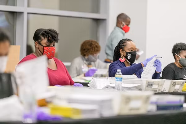 Quan chuc phu trach bau cu My: Khong co dau hieu gian lan bo phieu