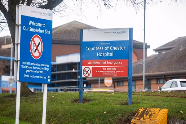 Vào thời điểm Letby bị bắt giữ, một người bạn của cô ta vô cùng sửng sốt bởi trước đây luôn tin rằng Letby là một "y tá chuyên nghiệp", người luôn tận tâm với "công việc mơ ước" của mình.