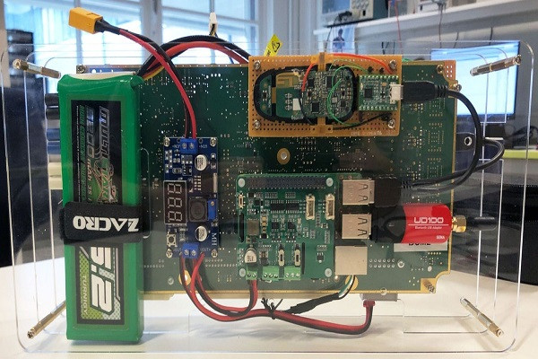 Hacker danh cap xe hoi trong 90 giay chi voi mot thiet bi bluetooth