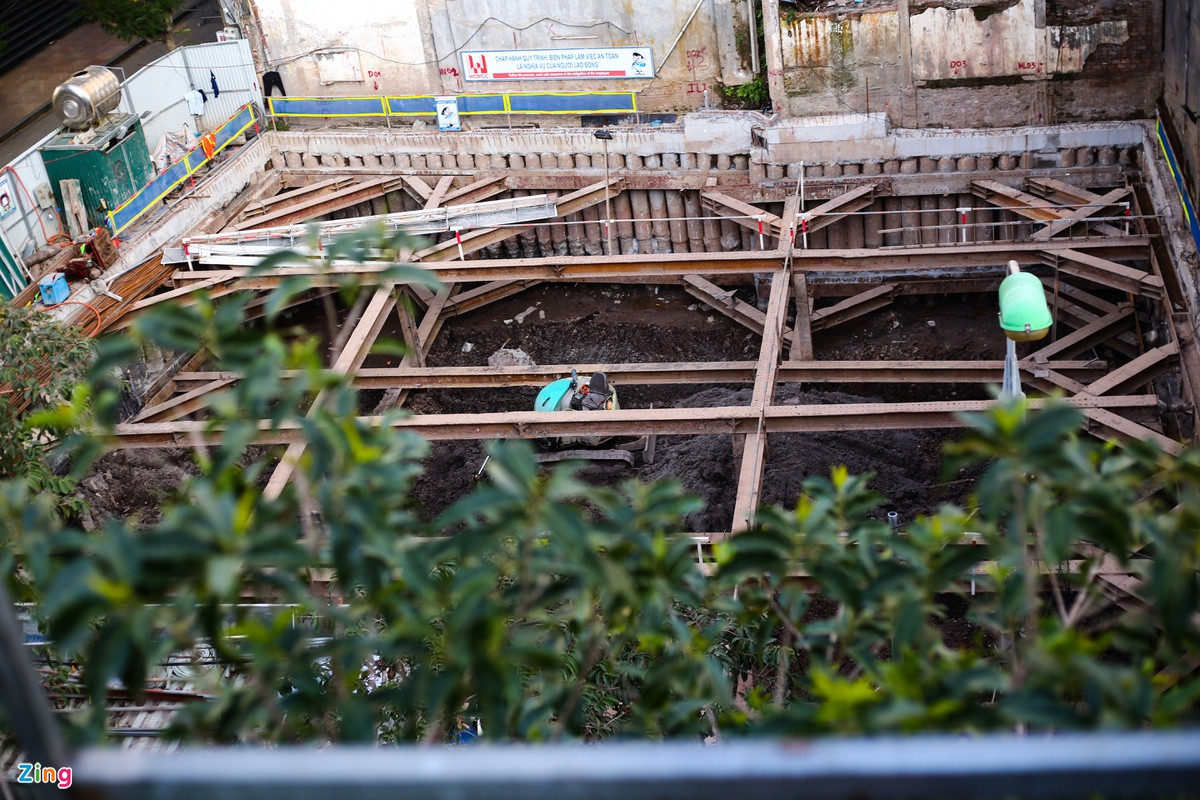 Chi tiết hiện trường tìm thấy quả bom nặng 340 kg tại Cửa Bắc - Hình 3 Chi tiet hien truong tim thay qua bom nang 340 kg tai Cua Bac-Hinh-3