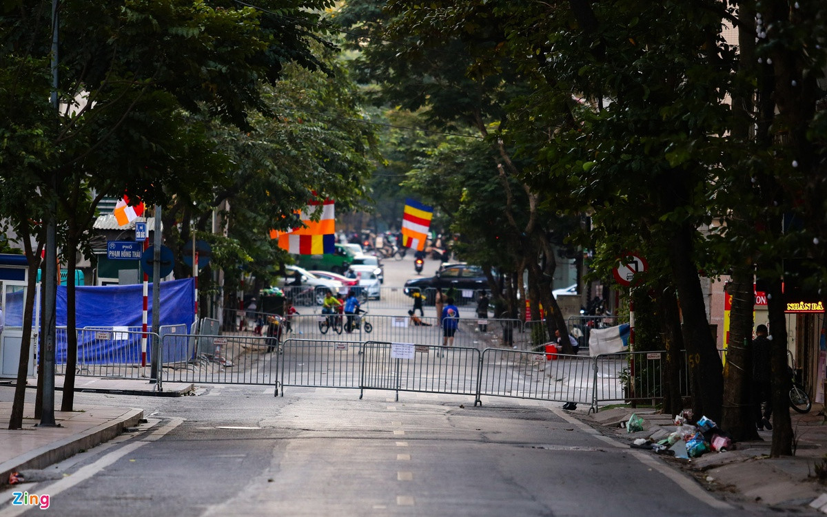 Chi tiết hiện trường tìm thấy quả bom nặng 340 kg tại Cửa Bắc - Hình 5 Chi tiet hien truong tim thay qua bom nang 340 kg tai Cua Bac-Hinh-5