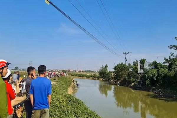 Vinh Phuc: Phat hien thi the nam thanh nien duoi kenh sau 2 ngay mat tich