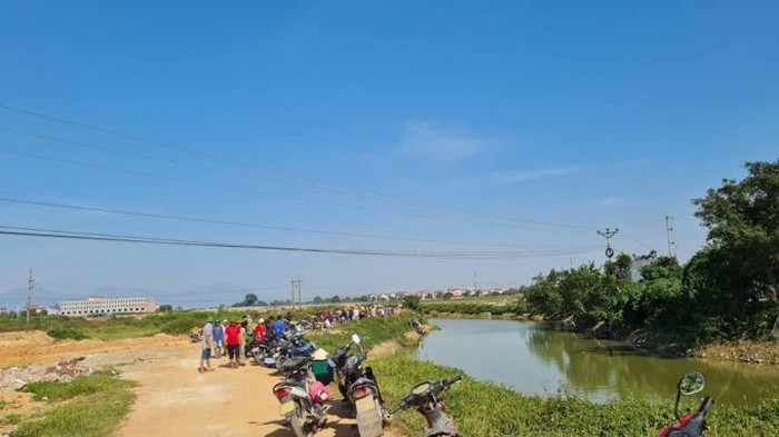 Vinh Phuc: Phat hien thi the nam thanh nien duoi kenh sau 2 ngay mat tich-Hinh-2