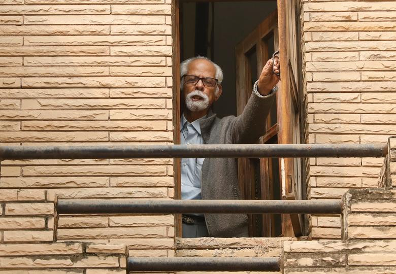 Chia sẻ với truyền thông từ nhà ở New Delhi, Ấn Độ, ngày 8/11, bác của bà Harris, ông Gopalan Balachandran, cho biết bà Harris giữ mối quan hệ thân thiết với gia đình ở Ấn Độ.