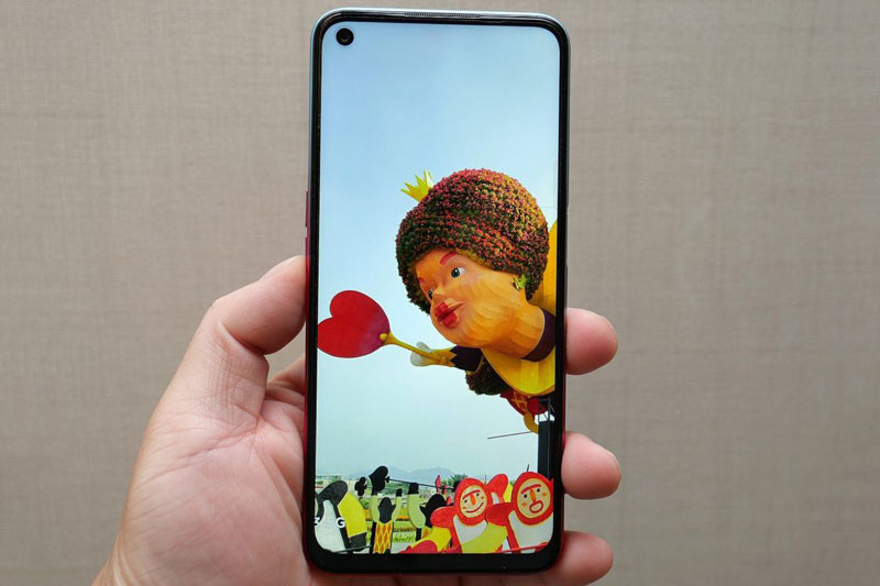 A73 5G được trang bị màn hình LTPS IPS LCD kích thước 6,5 inch, độ phân giải Full HD Plus (2.400x1.080 pixel), mật độ điểm ảnh 405 ppi. Màn hình này chia theo tỷ lệ 20:9, tích hợp dải màu DCI-P3, độ sáng tối đa 480 nit, chiếm 90,5%, tần số quét 90 Hz.