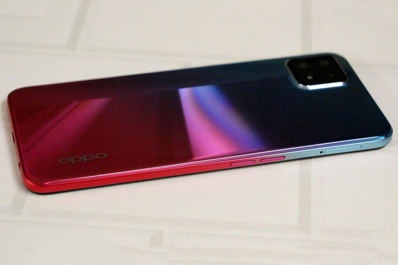 Cảm biến vân tay một chạm tích hợp nơi nút nguồn bên cạnh phải.