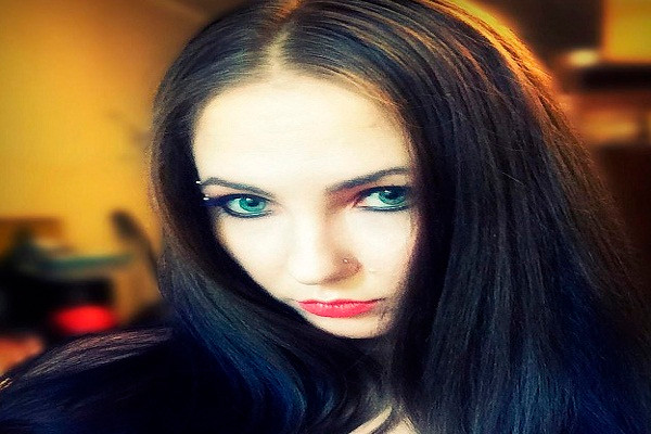 Be 10 tuoi bi me “nhot” trong nha day gian, bo doi nhieu ngay