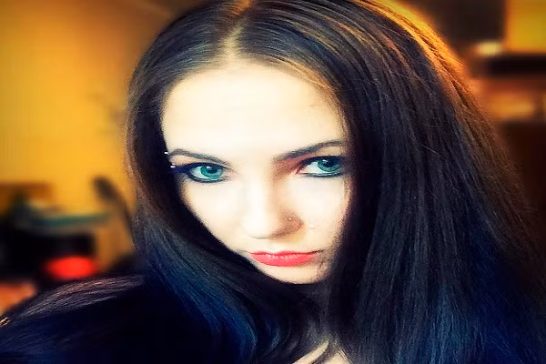 Be 10 tuoi bi me “nhot” trong nha day gian, bo doi nhieu ngay