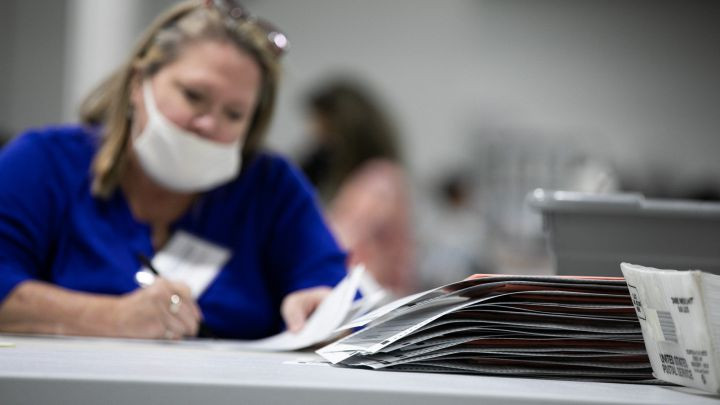 Trước đó, ngày 17/11, hạt Fayette, bang Georgia, phát hiện 2.755 lá phiếu không được cập nhật vào kết quả bầu cử Mỹ. Ảnh: AE.