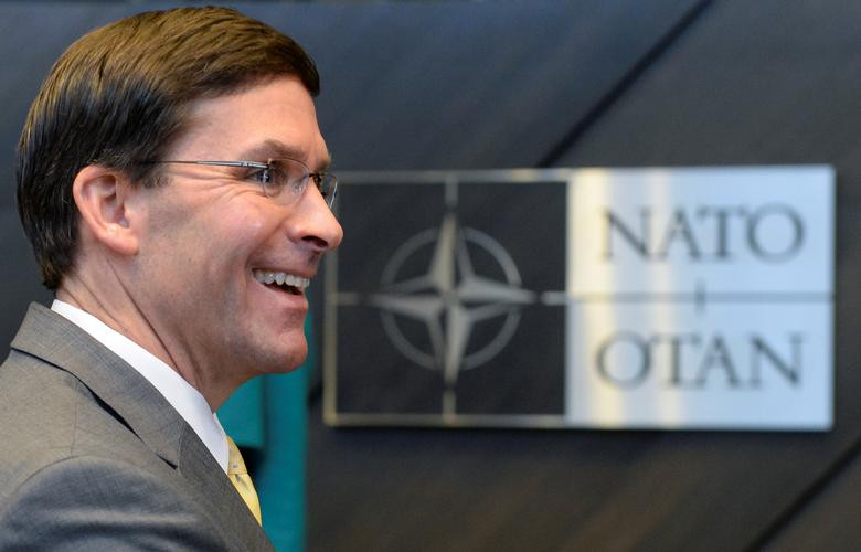 Ngày 19/7/2017, Tổng thống Donald Trump đã đề cử ông Esper làm Bộ trưởng Lục quân Mỹ. Sau khi được Thượng viện Mỹ phê chuẩn, ông đã tuyên thệ nhậm chức vào ngày 20/11/2017. Ảnh: Reuters.