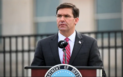 Bộ trưởng Esper từng là một sĩ quan bộ binh thuộc Sư đoàn Không vận 101 và tham gia cuộc chiến Vùng Vịnh năm 1990-1991. Ông Esper là giám đốc Viện nghiên cứu Heritage Foundation từ năm 1996-1998. Ảnh: CBC.