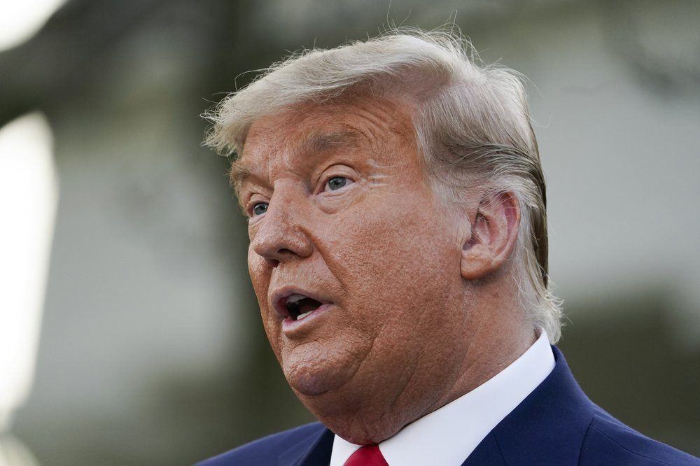 Ông cũng từng đi chơi golf tại câu lạc bộ của chính ông hôm 7/11, ngày truyền thông Mỹ tuyên bố đối thủ của ông đắc cử tổng thống. Ảnh: AP.