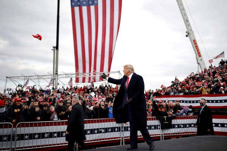 Cụ thể, ông Trump liên tiếp xuất hiện ở các bang Michigan, Iowa, Bắc Carolina, Georgia và Florida để vận động cử tri đi bỏ phiếu.