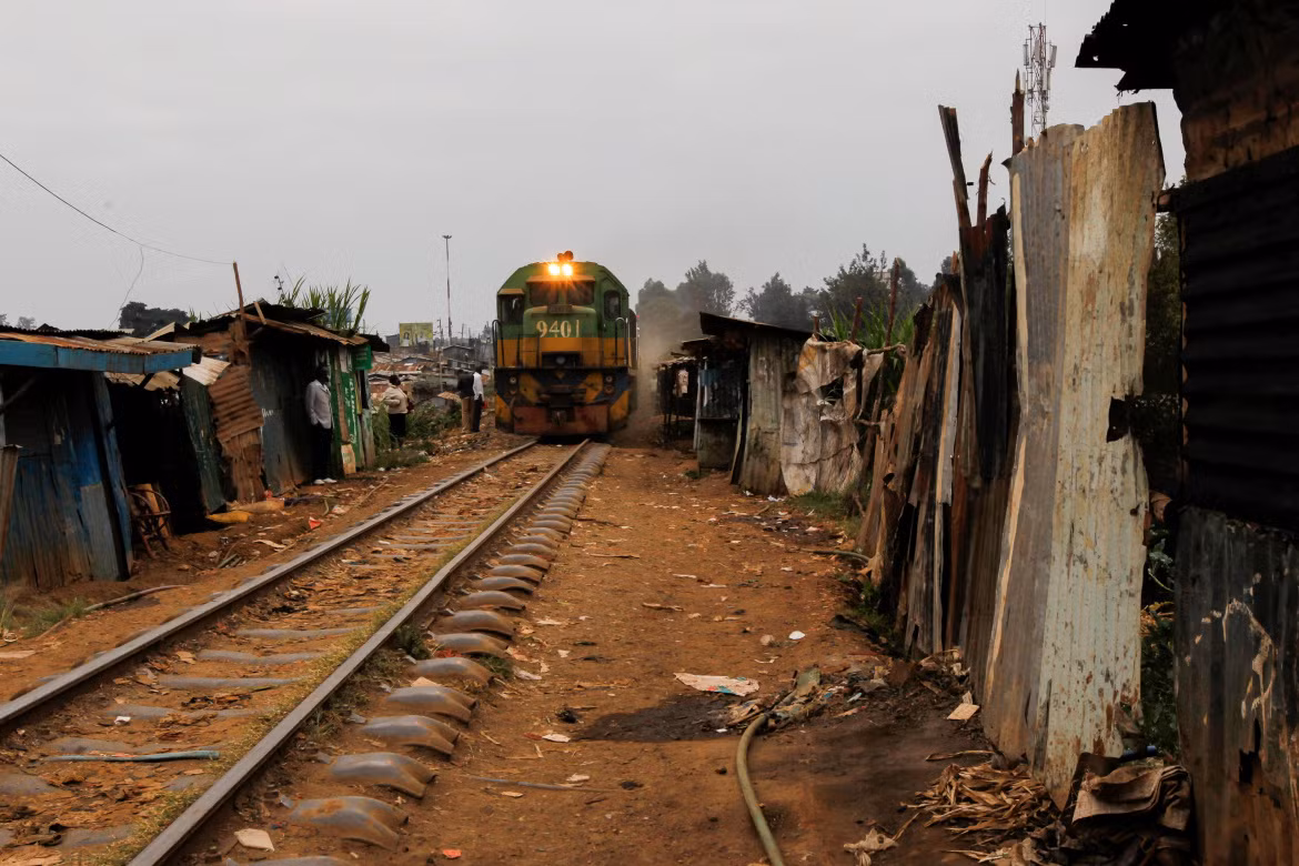 Tại thị trấn Lodwar xa xôi, số em gái tuổi vị thành niên mang thai tăng gần gấp ba lên 625 trong khoảng thời gian từ tháng 6 đến tháng 8/2020, so với con số 226 trong cùng kỳ năm ngoái. Tại trại tị nạn Kakuma gần đó, số bé gái mang thai ở tuổi vị thành niên tăng lên 51 trong giai đoạn từ tháng 3 đến tháng 8/2020, so với con số 15 trong cùng kỳ năm 2019.
