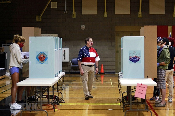 My: Doi ngu tranh cu cua Tong thong Donald Trump bi dieu tra