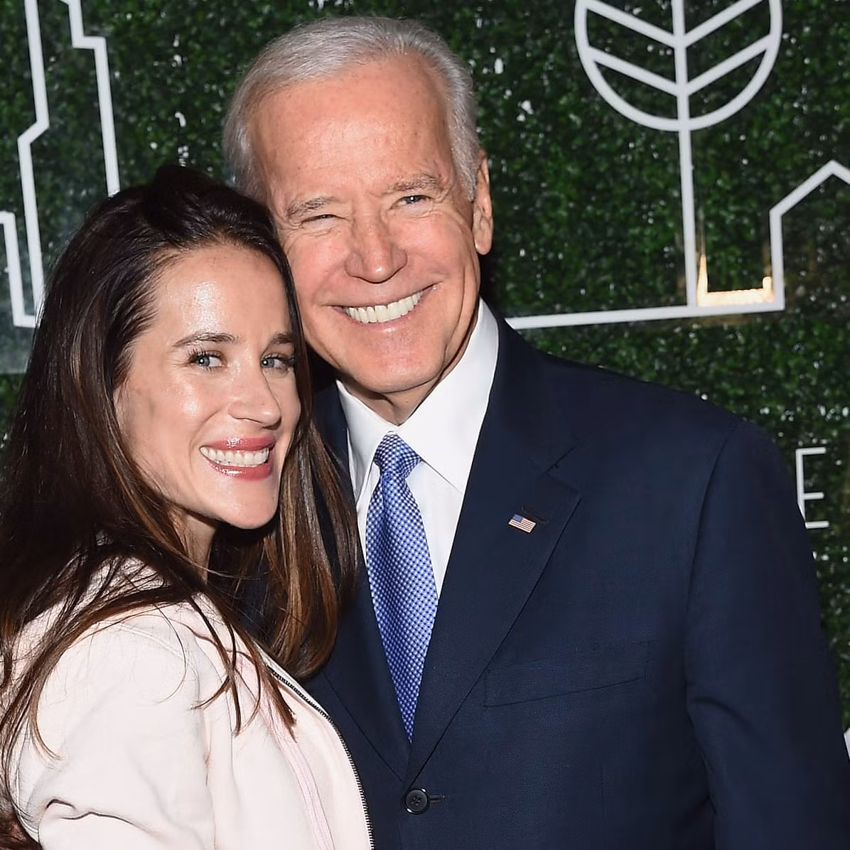 Sau khi tốt nghiệp đại học, Ashley Biden làm nhân viên phục vụ tại một cửa hàng pizza ở Wilmington trong vài tháng trước khi bắt đầu sự nghiệp là một nhà công tác xã hội. Ảnh: The Guardian.