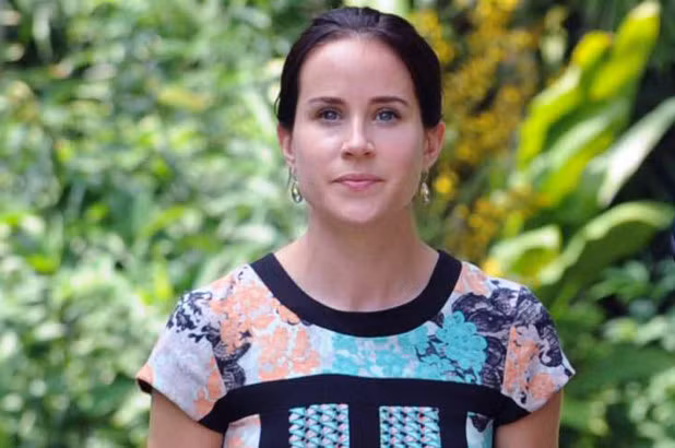 Ashley sinh ngày 8/6/1981 tại Wilmington, bang Delaware, Mỹ. Hồi học tiểu học, khi phát hiện công ty mỹ phẩm Bonne Bell thử nghiệm sản phẩm của họ trên động vật, Ashley đã kêu gọi trường của cô viết thư gửi tới công ty đề nghị họ chấm dứt việc này. Ảnh: Getty.