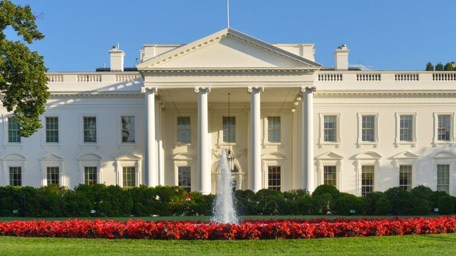Sống trong Nhà Trắng nghe có vẻ hào nhoáng và thú vị, nhưng trên thực tế là giống như sống trong một viện bảo tàng khổng lồ đi kèm với nhiều quy tắc. Một trong những hạn chế là con cái của tổng thống Mỹ hay thậm chí cả gia đình không được phép tự ý mở cửa sổ Nhà Trắng hoặc bất kỳ chiếc xe nào mà họ đang ngồi trong để đảm bảo vấn đề an ninh. Ảnh: Shutterstock.