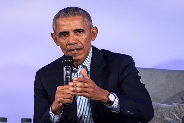 Không phải tự nhiên mà những cuốn sách của ông Obama hay vợ ông lại "đắt hàng" như vậy. Vị cựu Tổng thống Mỹ được đánh giá là tác giả của những cuốn sách chất lượng, bán chạy lâu dài. Ảnh: NYT.