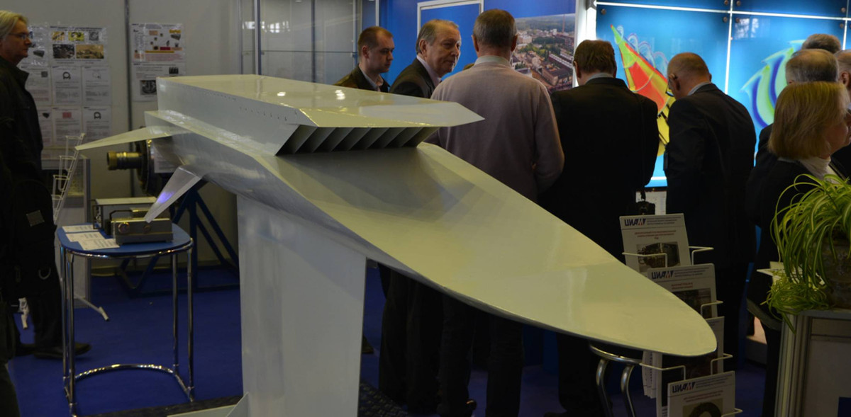 Theo thiết kế, 3M22 Zircon có thể đạt tầm bắn tới 1.000km, tốc độ bay Mach 8-9 (9.800-11.025km/h). Với tham số này, cơ bản hiện hầu như chẳng có loại vũ khí phòng thủ nào đánh chặn nổi 3M22 Zircon. Nguồn ảnh: AIN