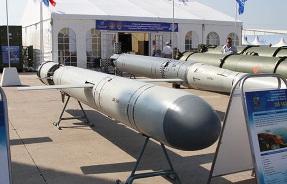 Rõ ràng, với loại vũ khí có tầm phóng lên tới hơn 2.000km, độ chính xác gần như tuyệt đối thì việc triển khai được thêm số lượng đạn cho phép nó làm được nhiều việc hơn. Cuộc chiến Syria là một minh chứng rõ ràng nhất về sự thành công của tổ hợp tên lửa hành trình đa năng Kalibr. Nguồn ảnh: Wikipedia