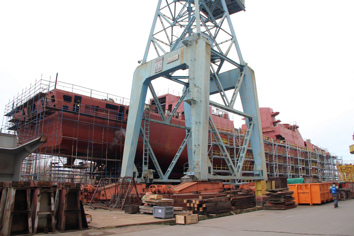 Hiện vẫn chưa rõ mốc thời gian dự kiến hoàn thành thiết kế trên giấy tàu khu trục Project 22350M cũng như liệu Hải quân Nga sẽ chế tạo bao nhiêu chiếc. Trước mắt, lớp tàu 22350 vẫn đang tiếp tục đóng và hoàn thiện hai chiếc Đô đốc Golovko và Đô đốc Isakov, trong kế hoạch vẫn còn đóng 2 chiếc nữa. Nguồn ảnh: Bmpd