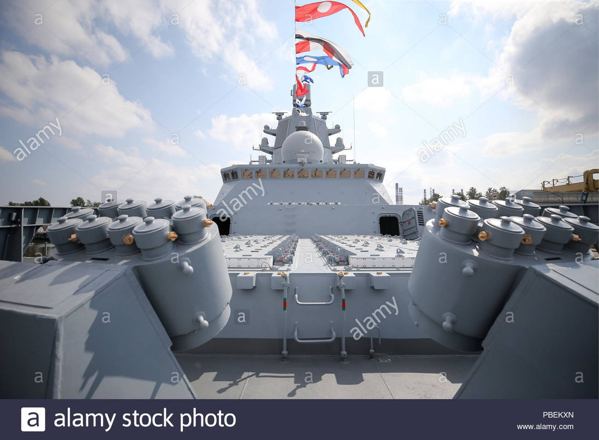 Đặc biệt, việc tăng kích cỡ lên gần gấp đôi, người ta có thể dễ dàng nhé thêm đến 32 ống phóng cho phép 22350M triển khai tổng cộng 48 tên lửa hành trình Kalibr. Nguồn ảnh: Army Stock