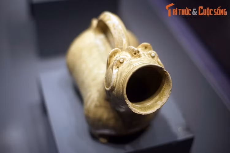 Đến thời Hán (206-220 TCN), tạo hình của bình đã rất ổn định, đến cuối thời Lục Triều (thế kỷ 6) dần trở nên ít phổ biến.