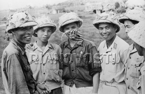 Các chiến sĩ phòng không ưu tú, 7/1965.