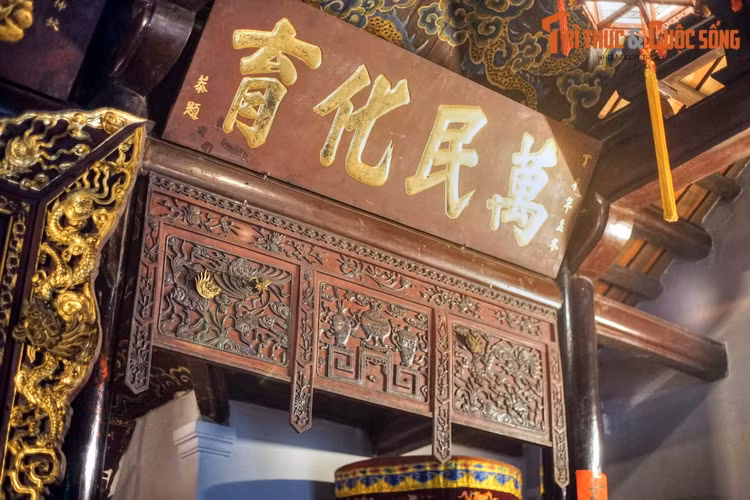 Theo các tư liệu cổ, Khỏa Ba Sơn được Hai Bà cho lĩnh 500 quân tới ấp Hoa Động (nay thuộc xã Cự Khối, huyện Gia Lâm, Hà Nội) lập một đồn giả để lừa quân Hán, nhờ đó mà đánh bại được thái thú Tô Định.