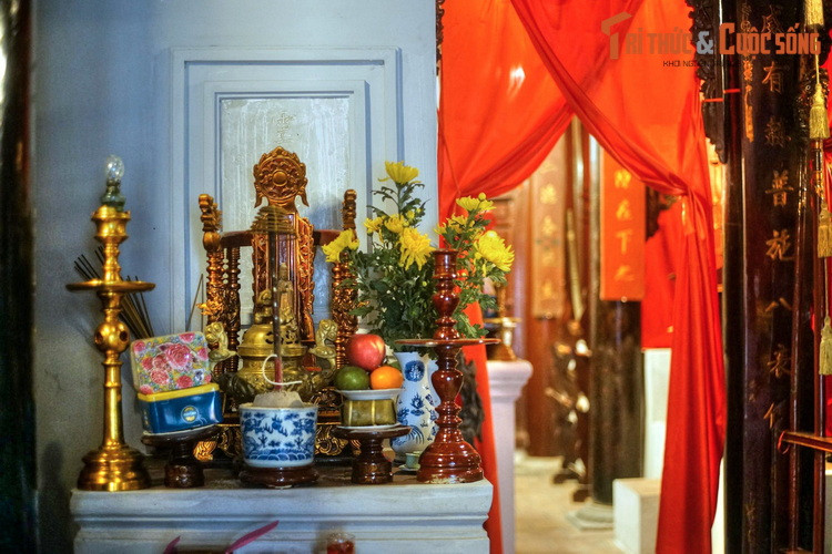 Sau khi lên ngôi, Hai Bà Trưng cử Khỏa Ba Sơn trở về đóng đồn tại ấp Hoa Động, song ông đã hoá ngay giữa buổi tiệc khao thưởng dân làng. Nơi thờ chính của ông nằm ở làng Xuân Đỗ, xã Cự Khối.