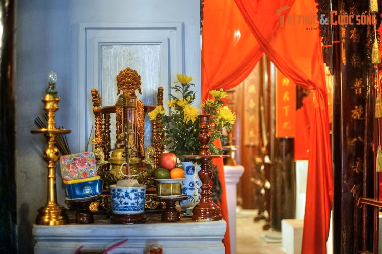 Sau khi lên ngôi, Hai Bà Trưng cử Khỏa Ba Sơn trở về đóng đồn tại ấp Hoa Động, song ông đã hoá ngay giữa buổi tiệc khao thưởng dân làng. Nơi thờ chính của ông nằm ở làng Xuân Đỗ, xã Cự Khối.