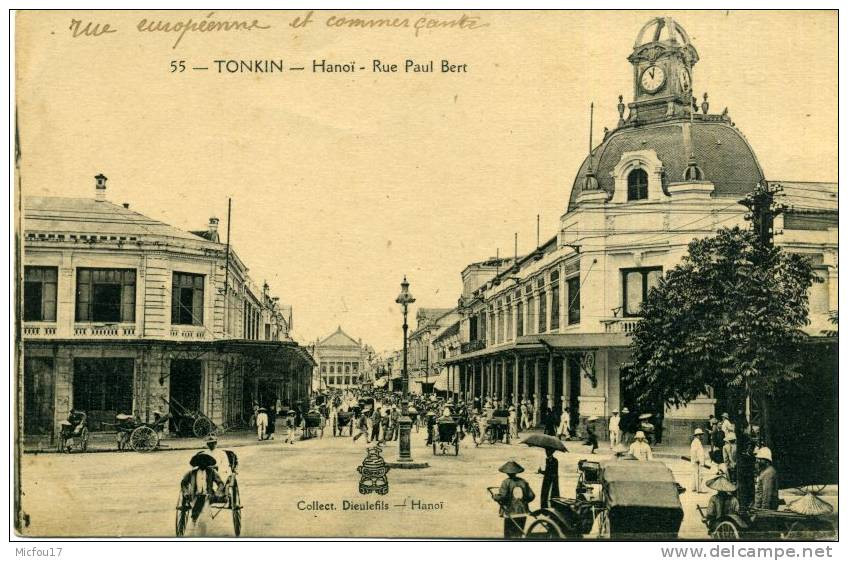 Trung tâm thương mại Godárd (tòa nhà bên phải) trên phố Paul Bert, giờ là Tràng Tiền Plaza.