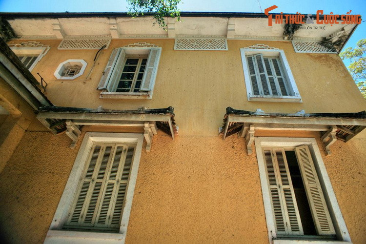 Trong những năm 1944 – 1945, ông Phạm Khắc Hòe làm Ngự tiền Văn phòng đổng lý, hàm Thượng thư trong triều đình Bảo Đại. Tòa nhà Ngự tiền Văn phòng chính là trụ sở làm việc của ông.