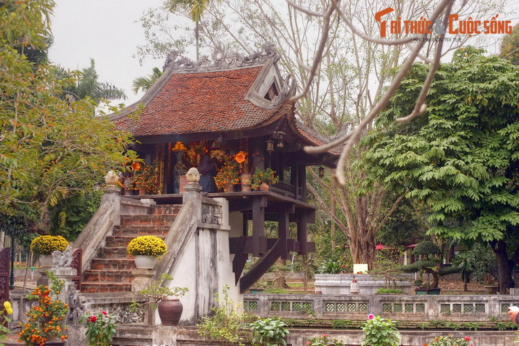 Nằm bên Quảng trường Ba Đình, chùa Một Cột hay Liên Hoa Đài (Đài Hoa Sen) là một biểu tượng lịch sử của Hà Nội cũng như nền văn hóa có bề dày ngàn năm của Việt Nam.