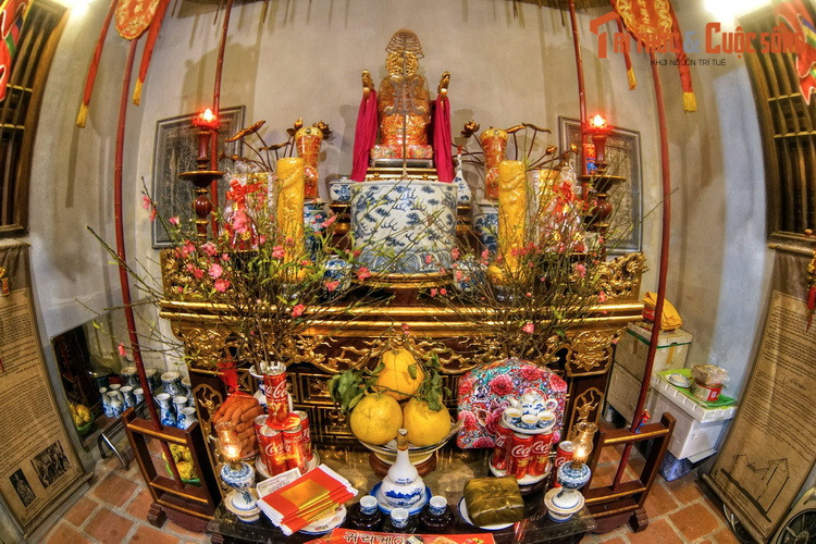 Tiến sĩ Lê Công Hành mất năm 1661, thọ 56 tuổi. Nhớ ơn cụ tổ truyền nghề, nhân dân 5 xã ở tổng Vũ Du, huyện Thường Tín đã dựng đền thờ tại địa phương. Ngày giỗ hàng năm của ông được xem là lễ giỗ Tổ nghề thêu.