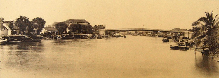 Cây cầu của hãng vận tải Messageries Maritimes (cầu Mống).